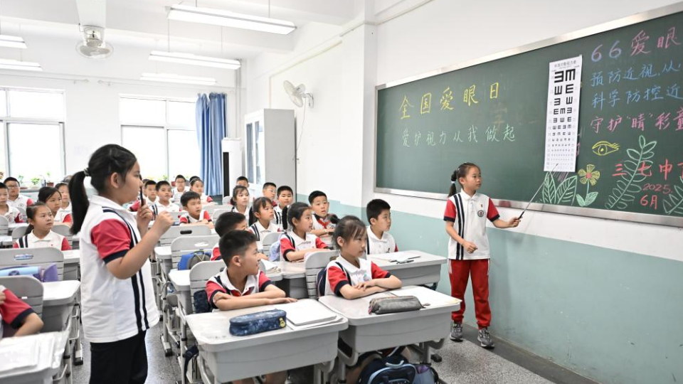 關(guān)注眼健康 迎接愛眼日