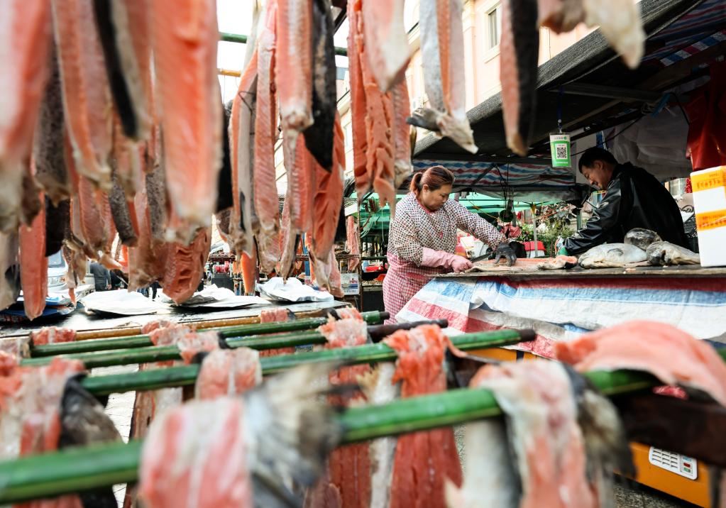 探訪中國(guó)東極魚市