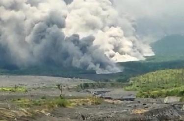 印度尼西亞塞梅魯火山噴發(fā)