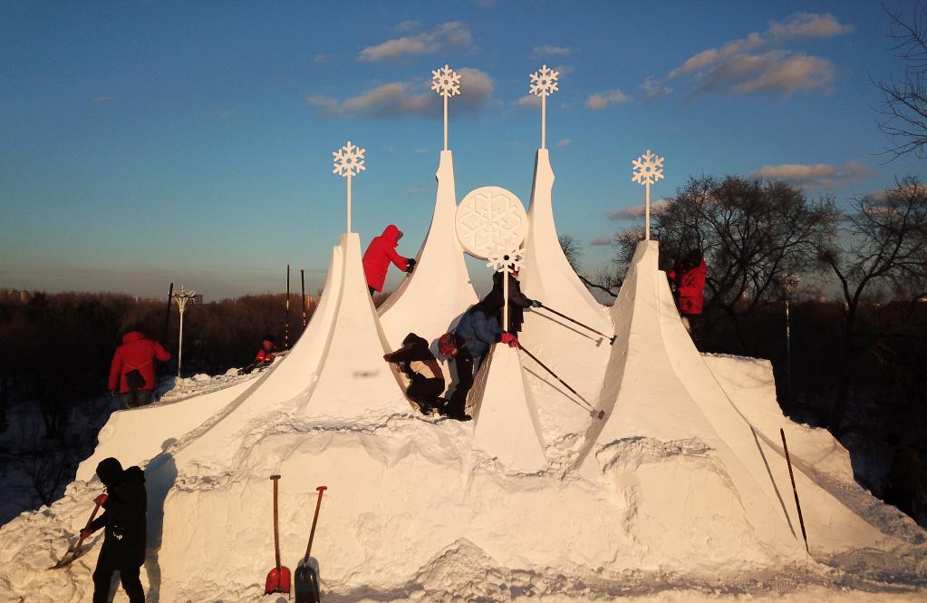 太陽島雪博會雪雕創(chuàng)作進行時