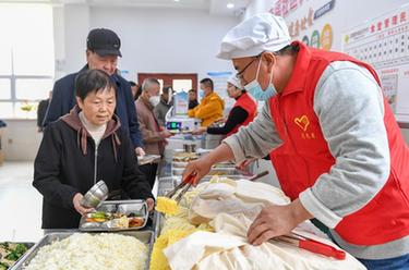 吉林重點支持建設(shè)100個社區(qū)老年食堂