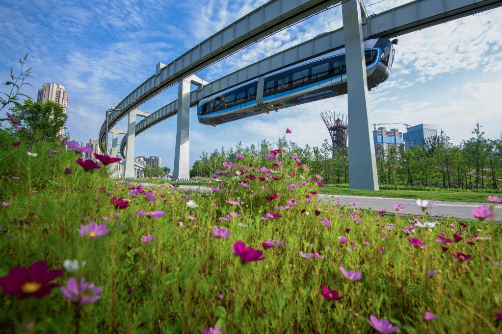 新華全媒+丨駛向未來,！“光谷光子號”空軌建成試跑