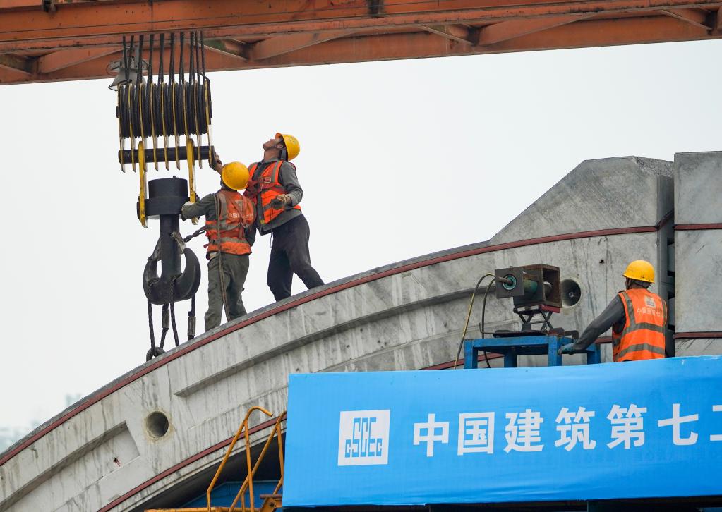 全國首例雙向八車道裝配式拱形隧道施工進(jìn)入尾聲