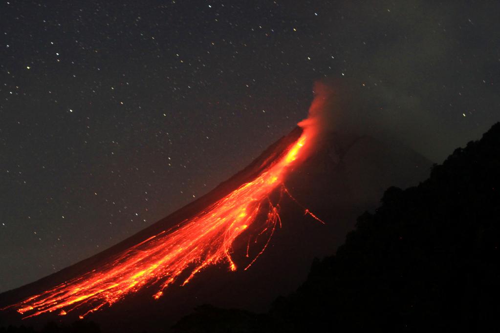 星空下的火山