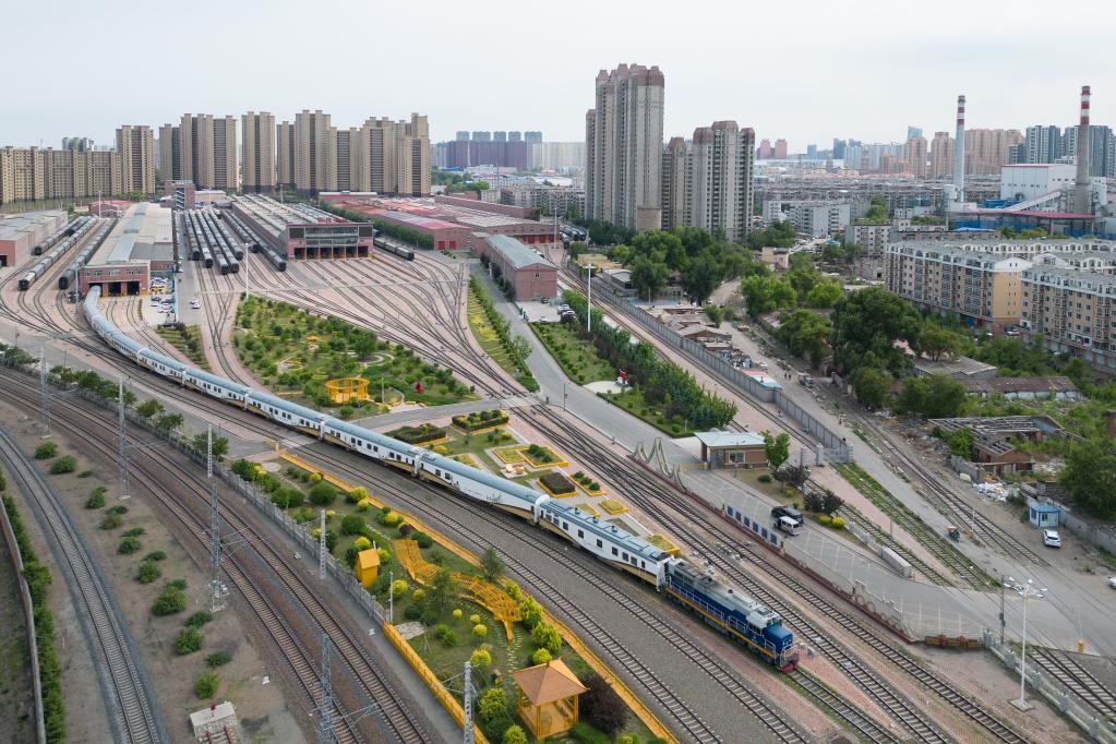 黑龍江開行“林都號”旅游列車