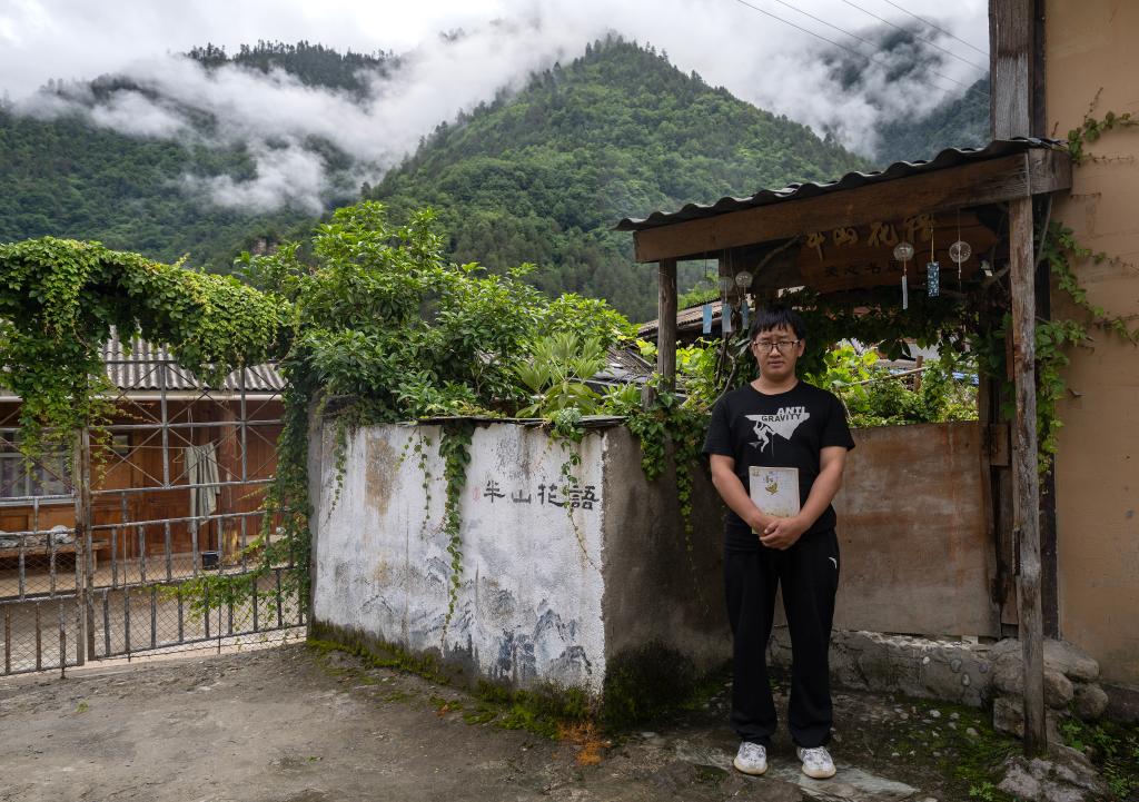 國道之行 從雪山奔向大海丨怒江邊,，書香把夢想送往遠方