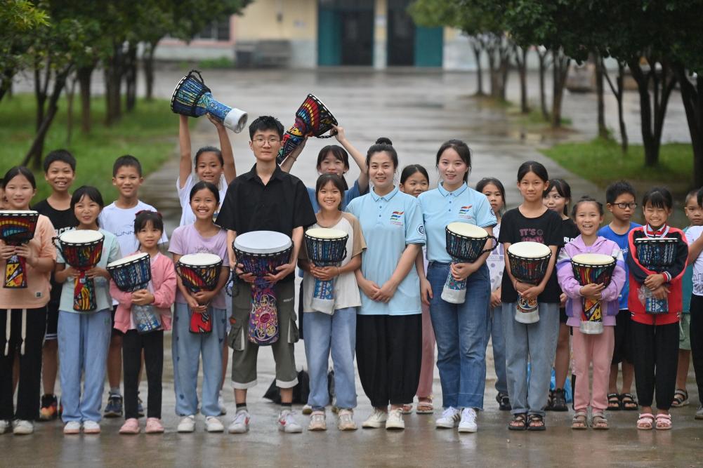 扎根基層沃土 大學(xué)生暑期助力鄉(xiāng)村振興