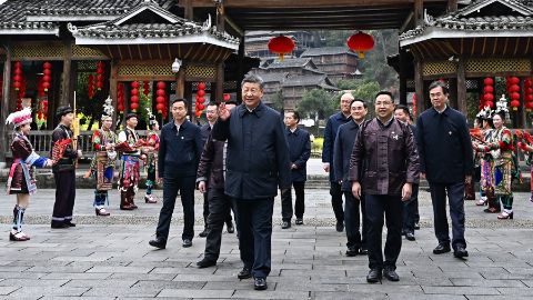 習(xí)近平在貴州考察時強調(diào) 堅持以高質(zhì)量發(fā)展統(tǒng)攬全局 在中國式現(xiàn)代化進(jìn)程中展現(xiàn)貴州新風(fēng)采