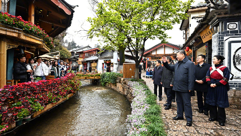 習(xí)近平考察麗江古城：文旅產(chǎn)業(yè)要走一條持續(xù),、健康的發(fā)展之路